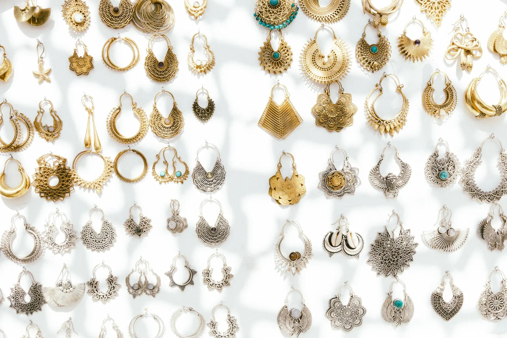 Packshot, boucles d'oreilles, bijoux & joaillerie, Chinou Eye photographe à Genève