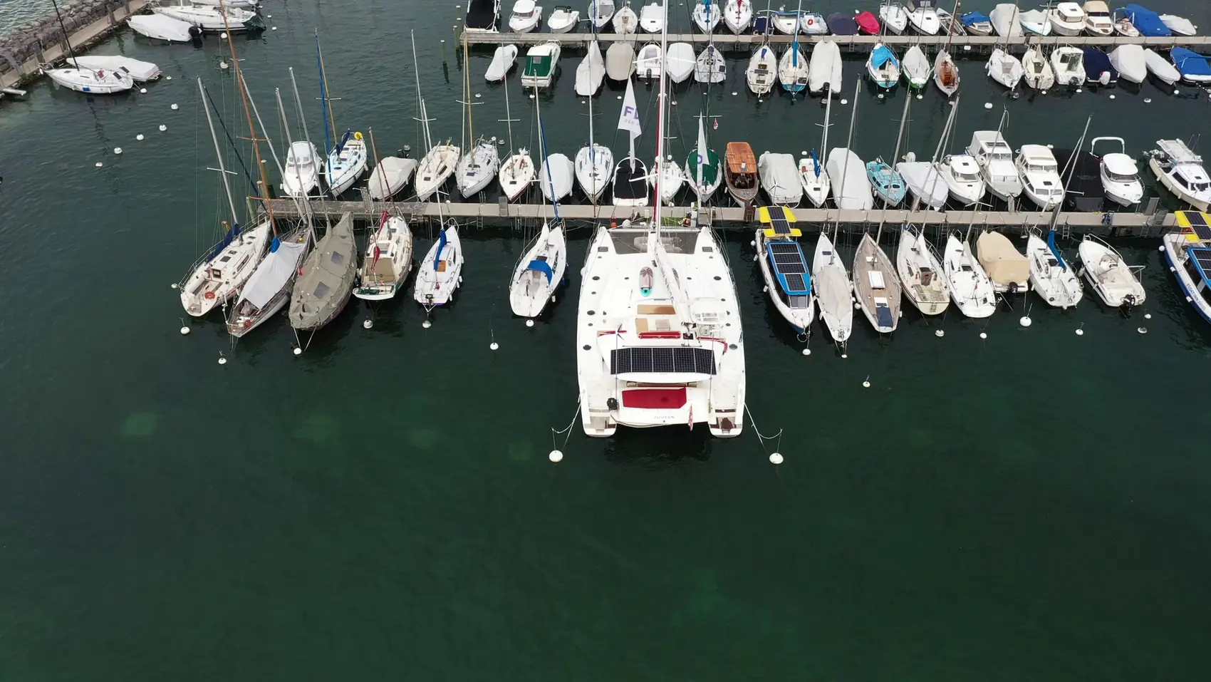 Marina vue du ciel, photo drone