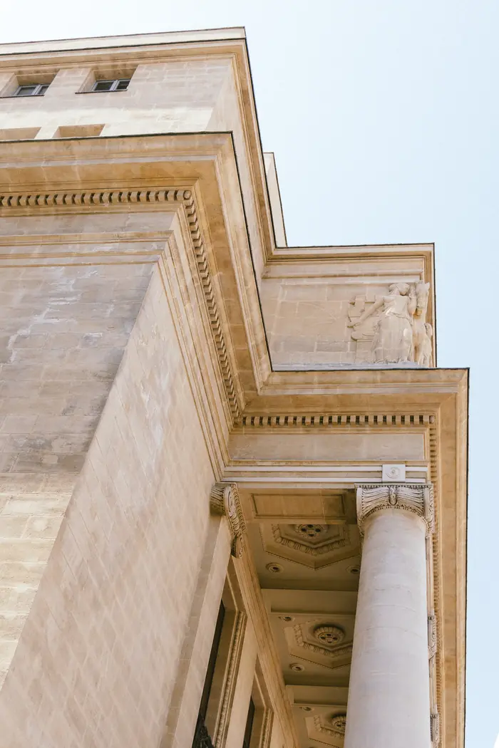 Colonnade, Carnet de route, Chinou Eye