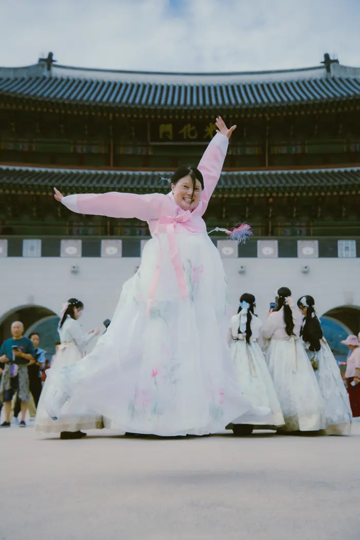Danseuse en hanbok, Séoul, Carnet de route, Chinou Eye