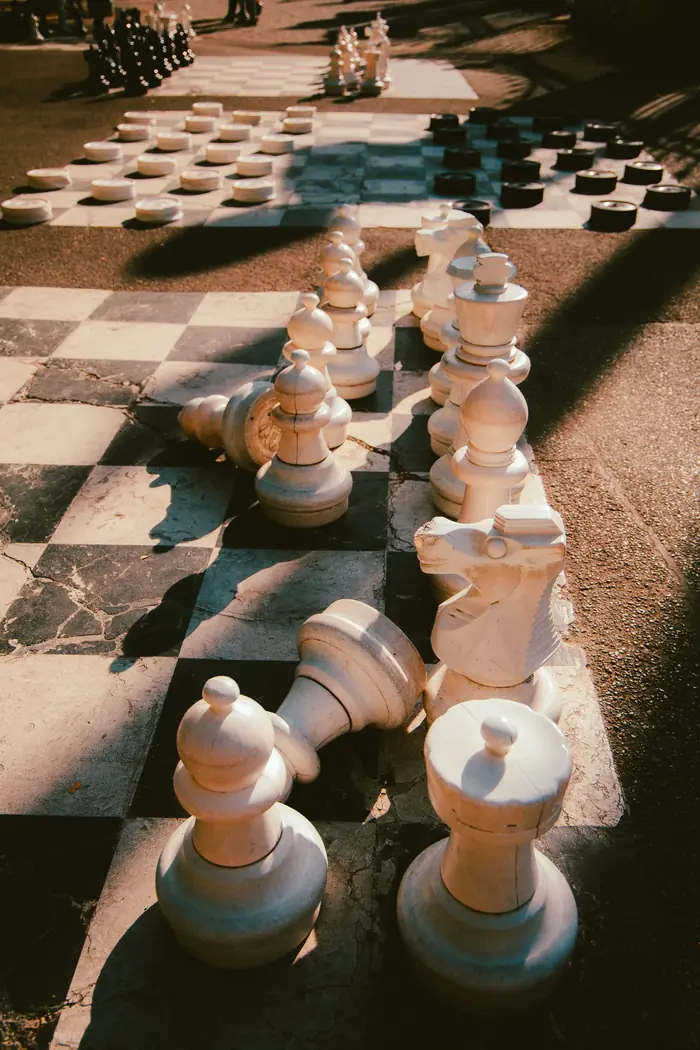 Échecs géants au parc, Carnet de route, Chinou Eye