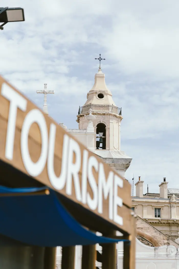 Enseigne tourisme, Carnet de route, Chinou Eye