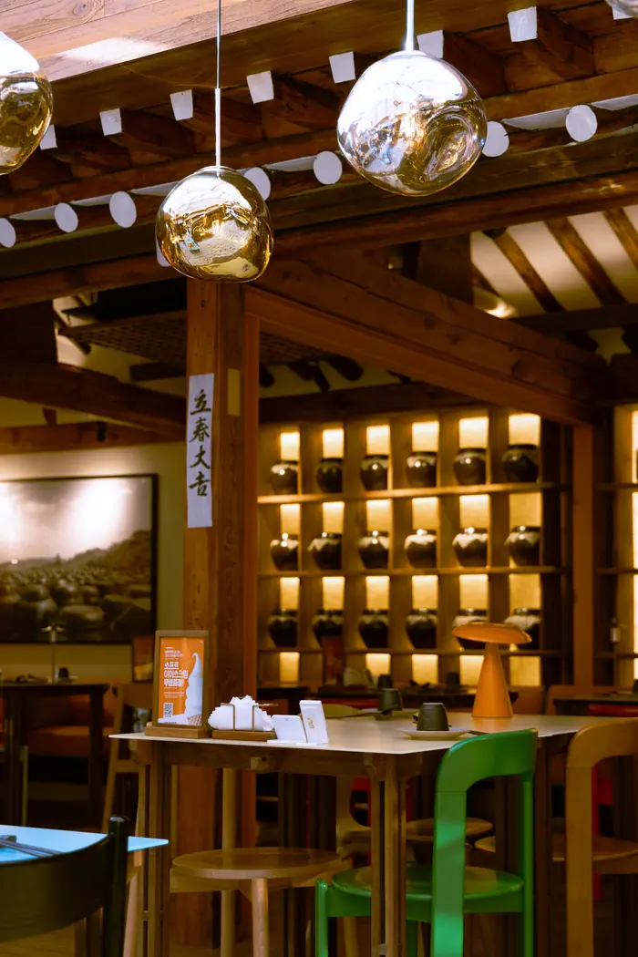 Salle hanok, Carnet de route, Chinou Eye