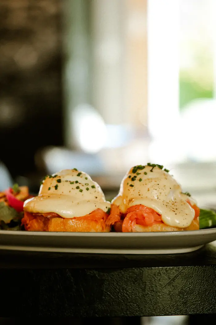 Assiette du matin, lumière rasante, culinaire & restaurant, Chinou Eye photographe à Genève