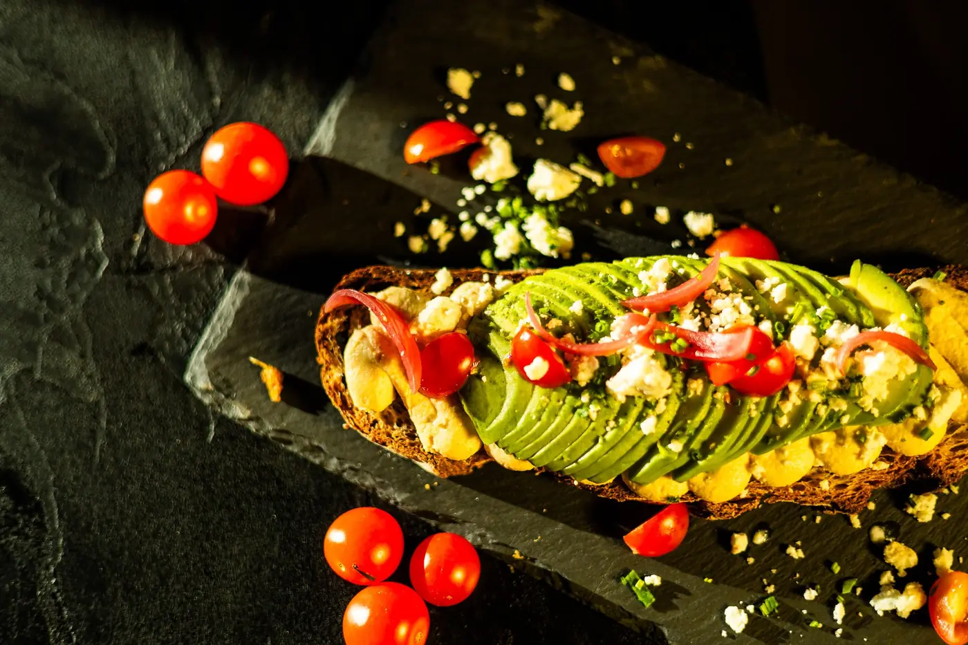 Toast avocat, ardoise, culinaire & restaurant, Chinou Eye photographe à Genève
