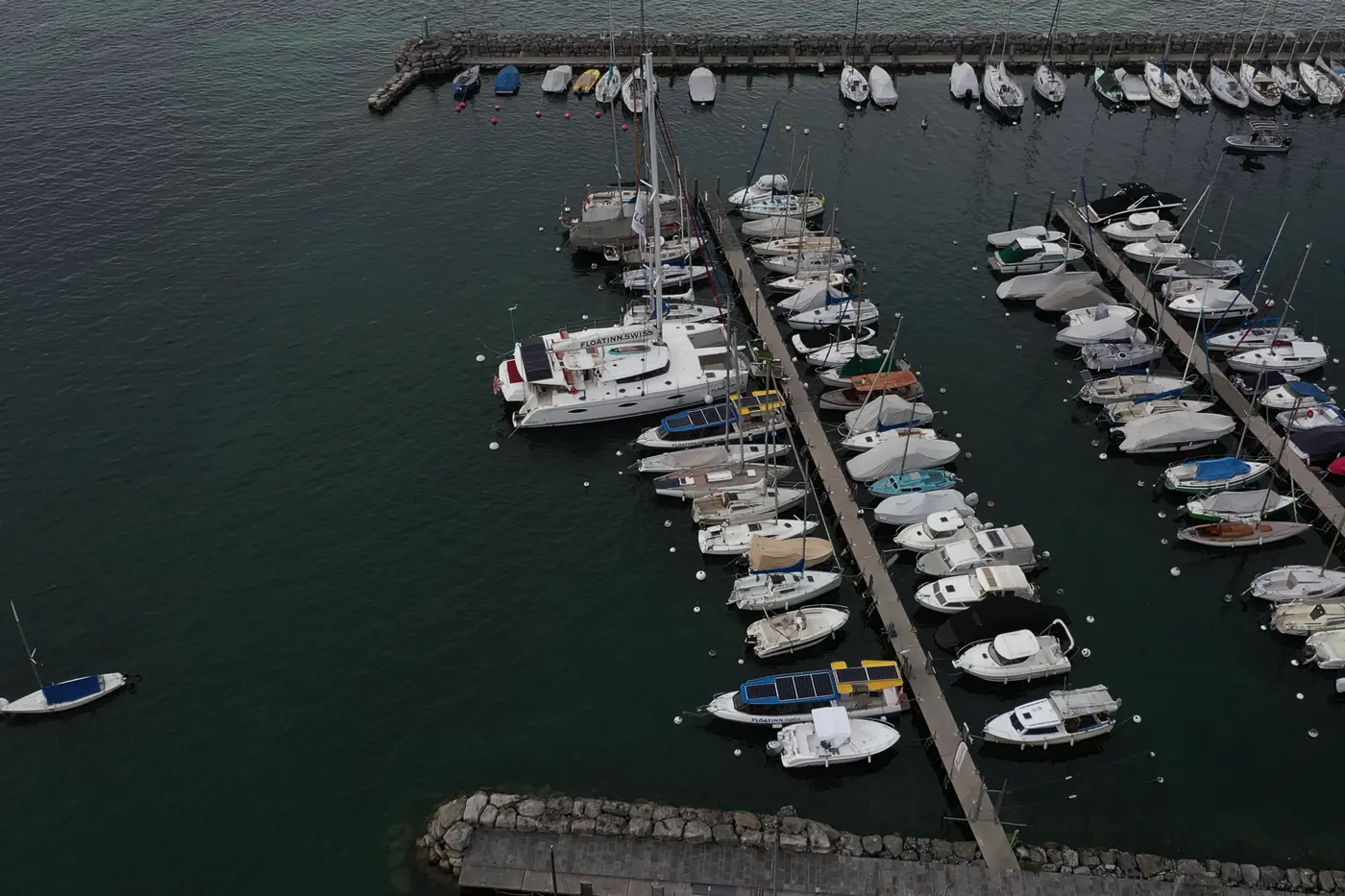 Vue drone, port de plaisance, architecture & lieux, Chinou Eye photographe à Genève