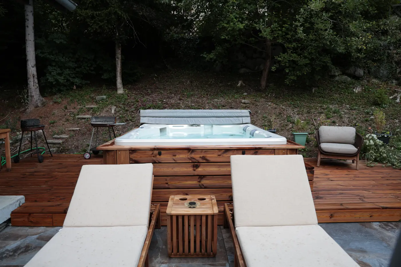Terrasse et jacuzzi, architecture & lieux, Chinou Eye photographe à Genève
